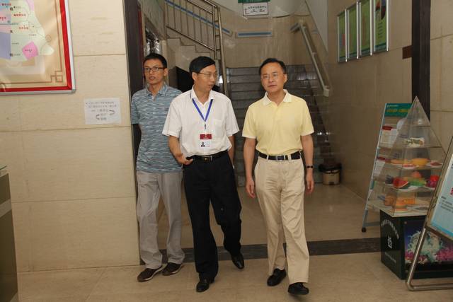 谭豹视察自贡市治未病中心